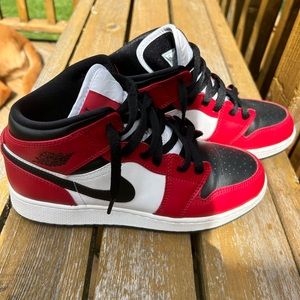 Air Jordan one mid Chicago toe